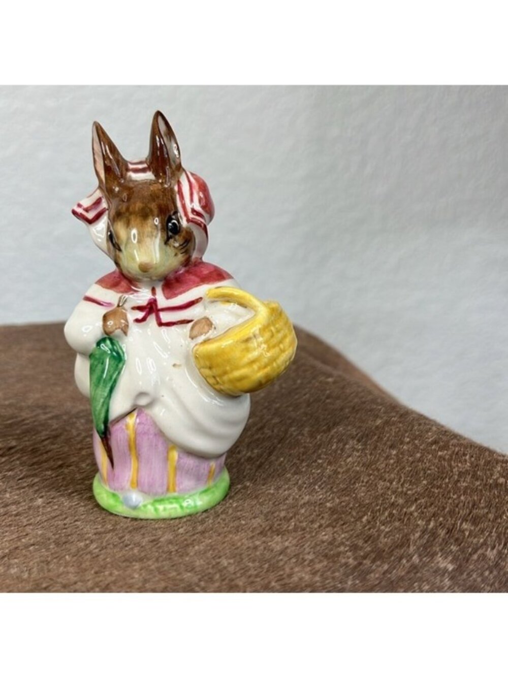 Beatrix Potter Ceramic Bunny Mrs Rabbit with Basket Figurine Beswick England